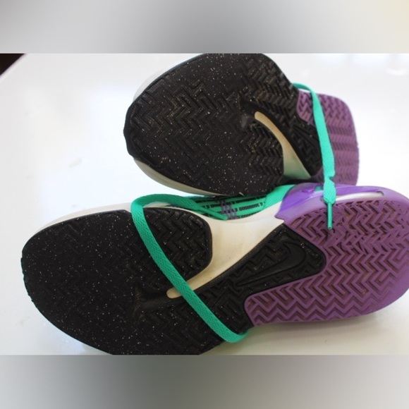 Nike LeBron Witness 6  shoes main image 9
